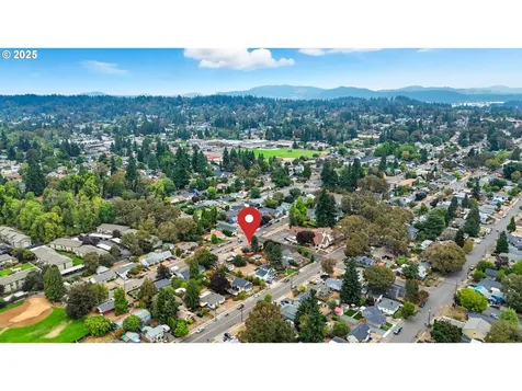 305 W Hereford Street Gladstone OR 97027