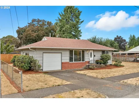 305 W Hereford Street Gladstone OR 97027