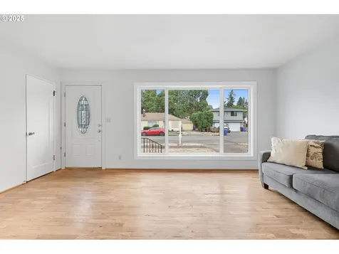 305 W Hereford Street Gladstone OR 97027
