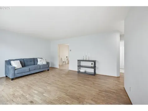 305 W Hereford Street Gladstone OR 97027