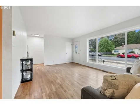 305 W Hereford Street Gladstone OR 97027