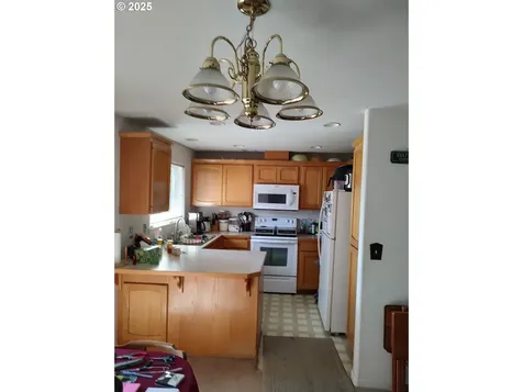 549 S 34th Street Springfield OR 97478
