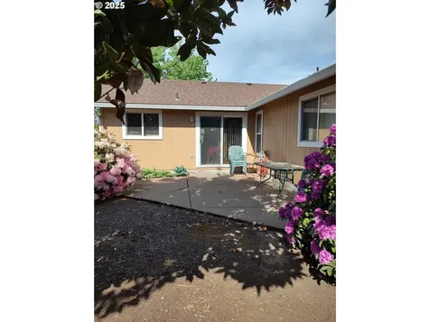 549 S 34th Street Springfield OR 97478