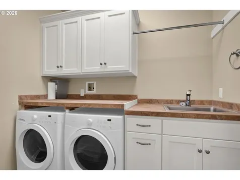 2240 Turnberry Court Eugene OR 97401