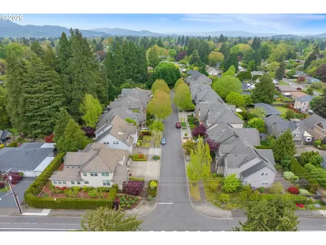 2240 Turnberry Court Eugene OR 97401