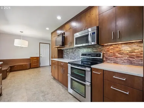 9285 SW Whitford Lane Portland OR 97223