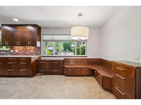9285 SW Whitford Lane Portland OR 97223