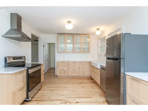 9305 SE Mill Street Portland OR 97216