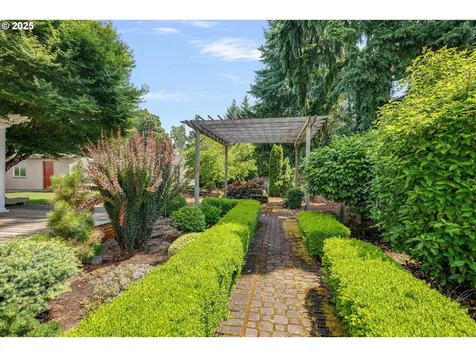 1610 NE Greensword Drive Hillsboro OR 97124