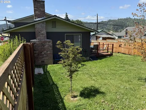 1005 Maple Street Myrtle Point OR 97458