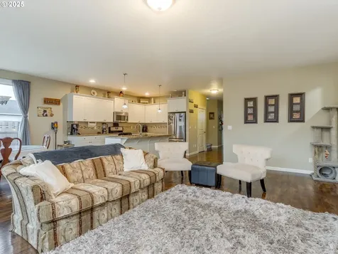 907 Julie Lane Molalla OR 97038