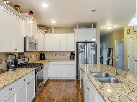 907 Julie Lane Molalla OR 97038