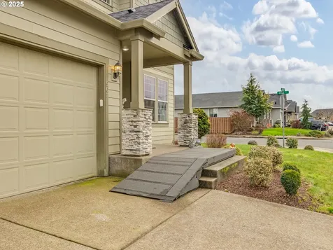907 Julie Lane Molalla OR 97038