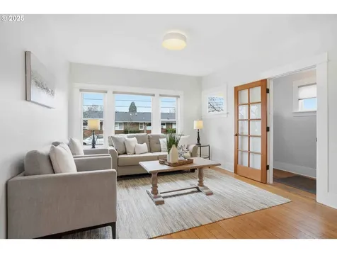 832 N Emerson Street Portland OR 97217