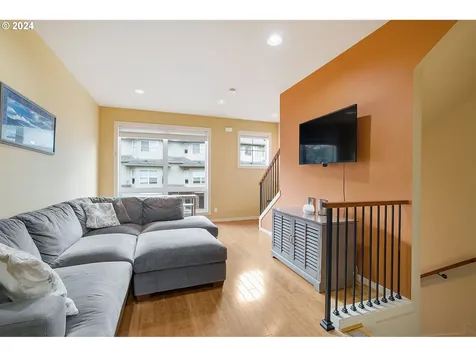 3412 SW Moss Street Portland OR 97219