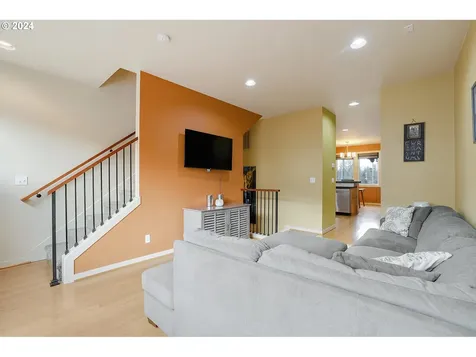 3412 SW Moss Street Portland OR 97219