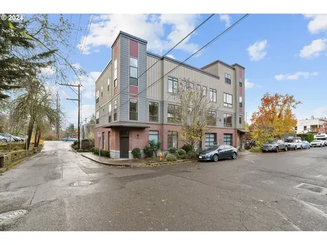 3412 SW Moss Street Portland OR 97219