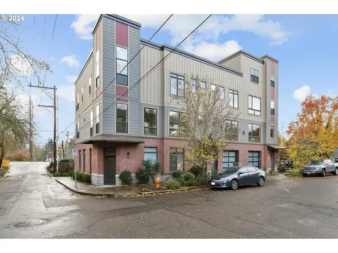 3412 SW Moss Street Portland OR 97219