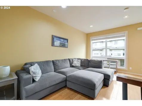 3412 SW Moss Street Portland OR 97219