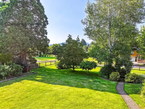 886 Alameda Road Hood River OR 97031