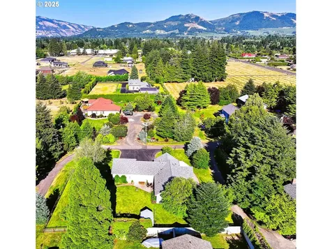 886 Alameda Road Hood River OR 97031