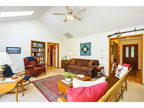 886 Alameda Road Hood River OR 97031
