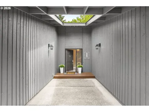 11348 SW Ironwood Loop Portland OR 97223