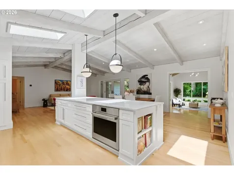 1051 Sunningdale Road Lake Oswego OR 97034