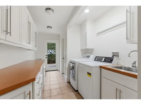 1051 Sunningdale Road Lake Oswego OR 97034
