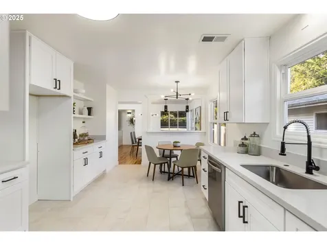 3412 SW 13th Avenue Portland OR 97239