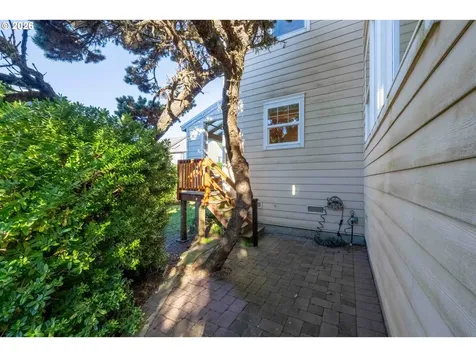 1240 Newport Avenue SW Bandon OR 97411