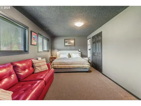 703 NW 94th Street Vancouver WA 98665