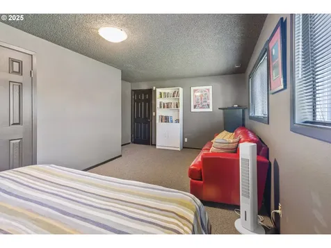 703 NW 94th Street Vancouver WA 98665