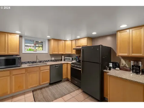 2559 NW Marshall Street Portland OR 97210