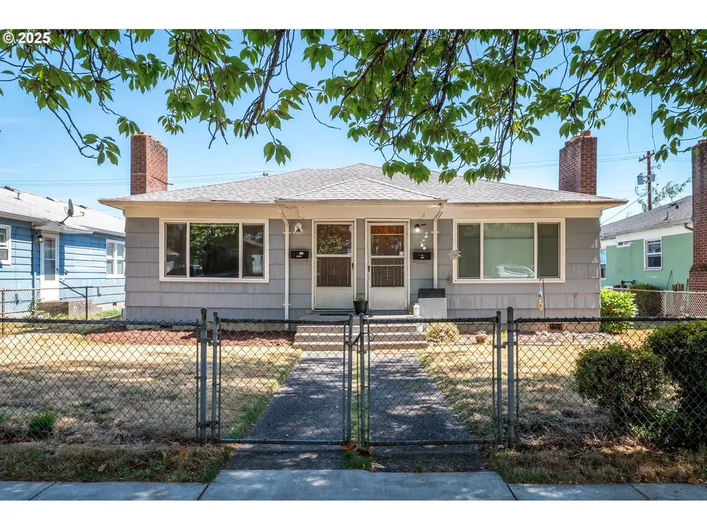 1030 16th Avenue Longview WA 98632