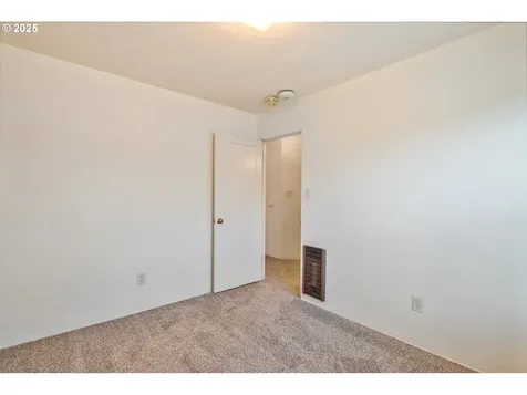 1030 16th Avenue Longview WA 98632