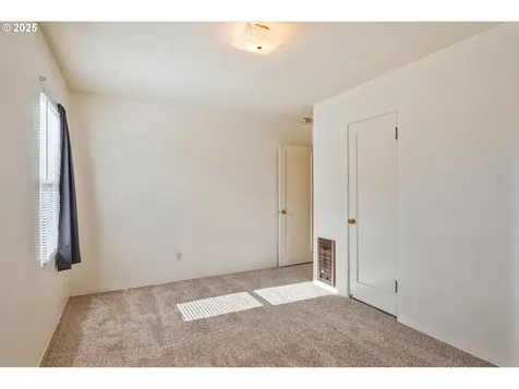 1030 16th Avenue Longview WA 98632