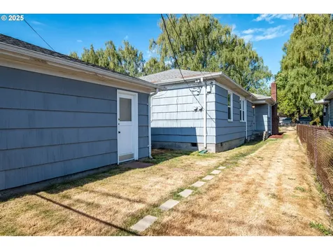 1030 16th Avenue Longview WA 98632