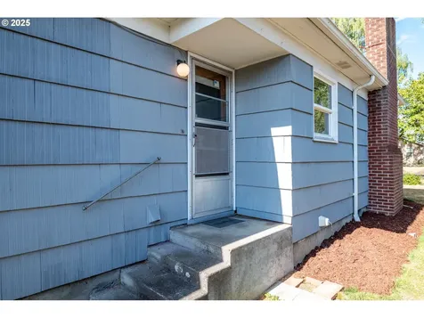 1030 16th Avenue Longview WA 98632