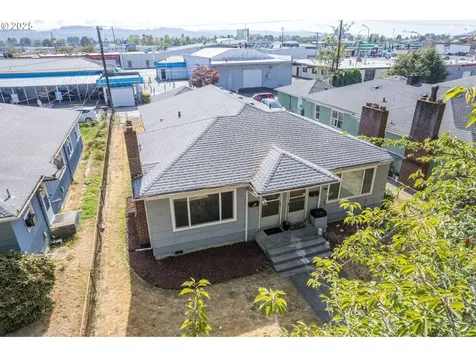 1030 16th Avenue Longview WA 98632