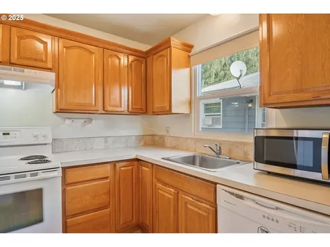 1030 16th Avenue Longview WA 98632