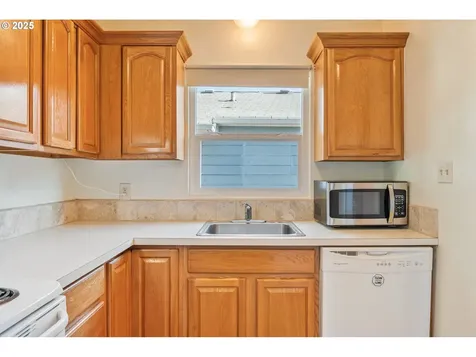 1030 16th Avenue Longview WA 98632