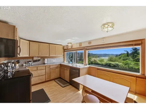 93748 Bay Park Lane Coos Bay OR 97420