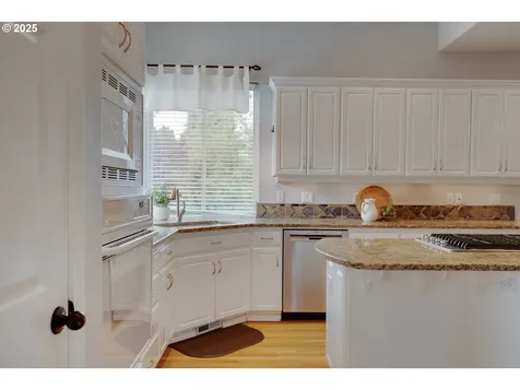 10541 SW Naeve Street Portland OR 97224