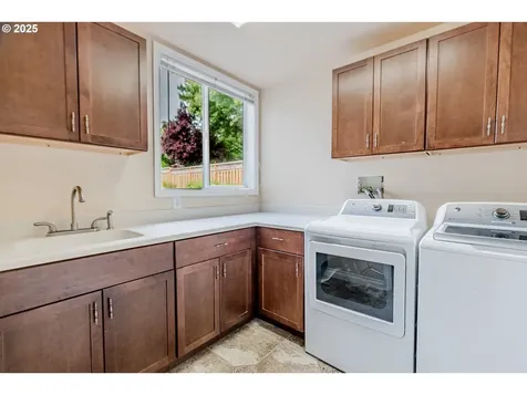 10541 SW Naeve Street Portland OR 97224