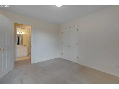10541 SW Naeve Street Portland OR 97224
