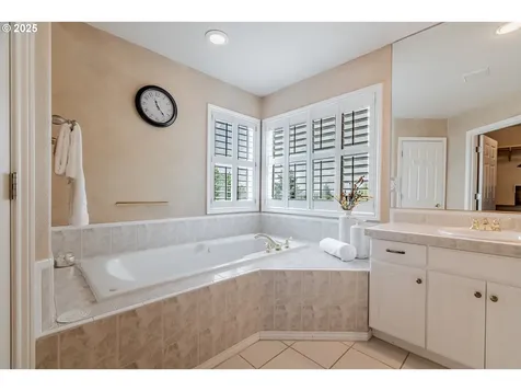10541 SW Naeve Street Portland OR 97224