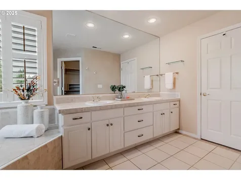 10541 SW Naeve Street Portland OR 97224
