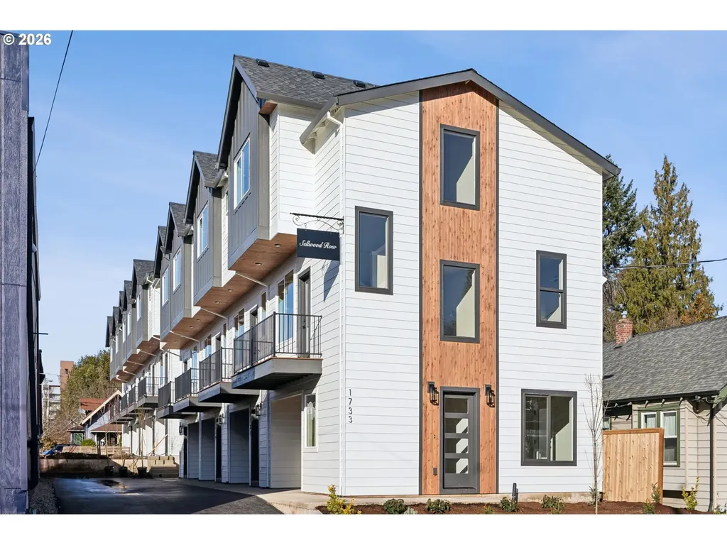 1729 SE Clatsop Street Portland OR 97202