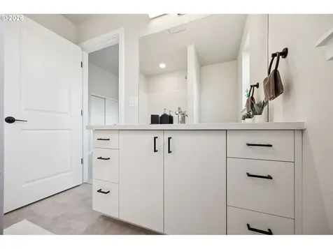 1729 SE Clatsop Street Portland OR 97202